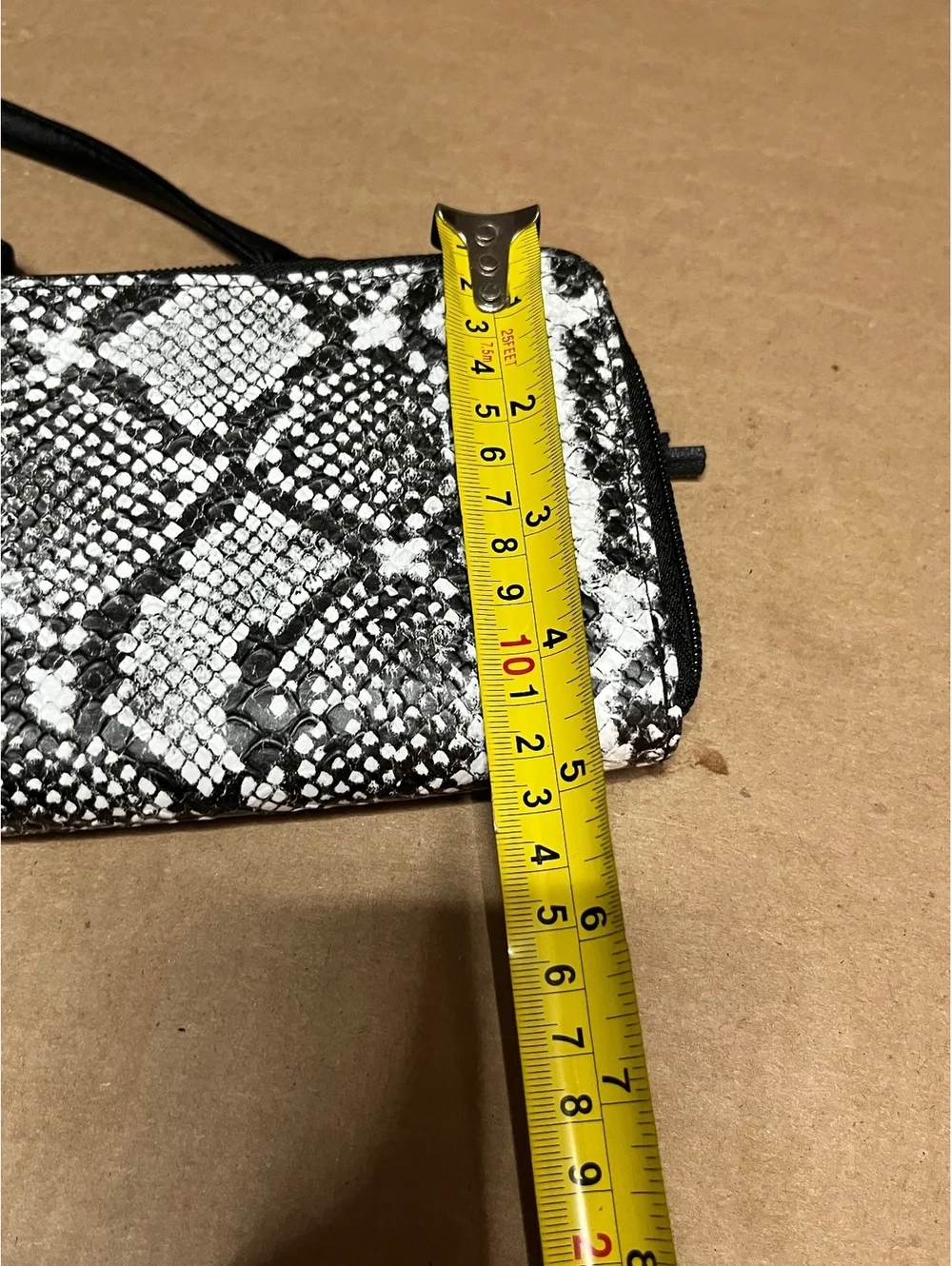 Sleek Snake Print Crossbody Wallet Bag – Chic & Compact!